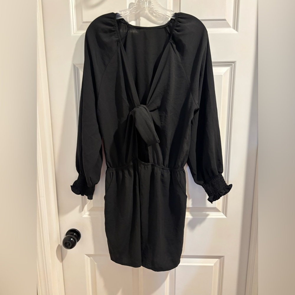 AlvaQ Black Tie-Front Romper